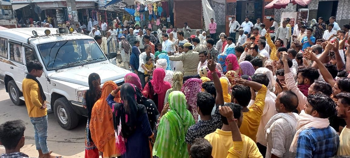 Uproar over not vacating the shops of Devasthan