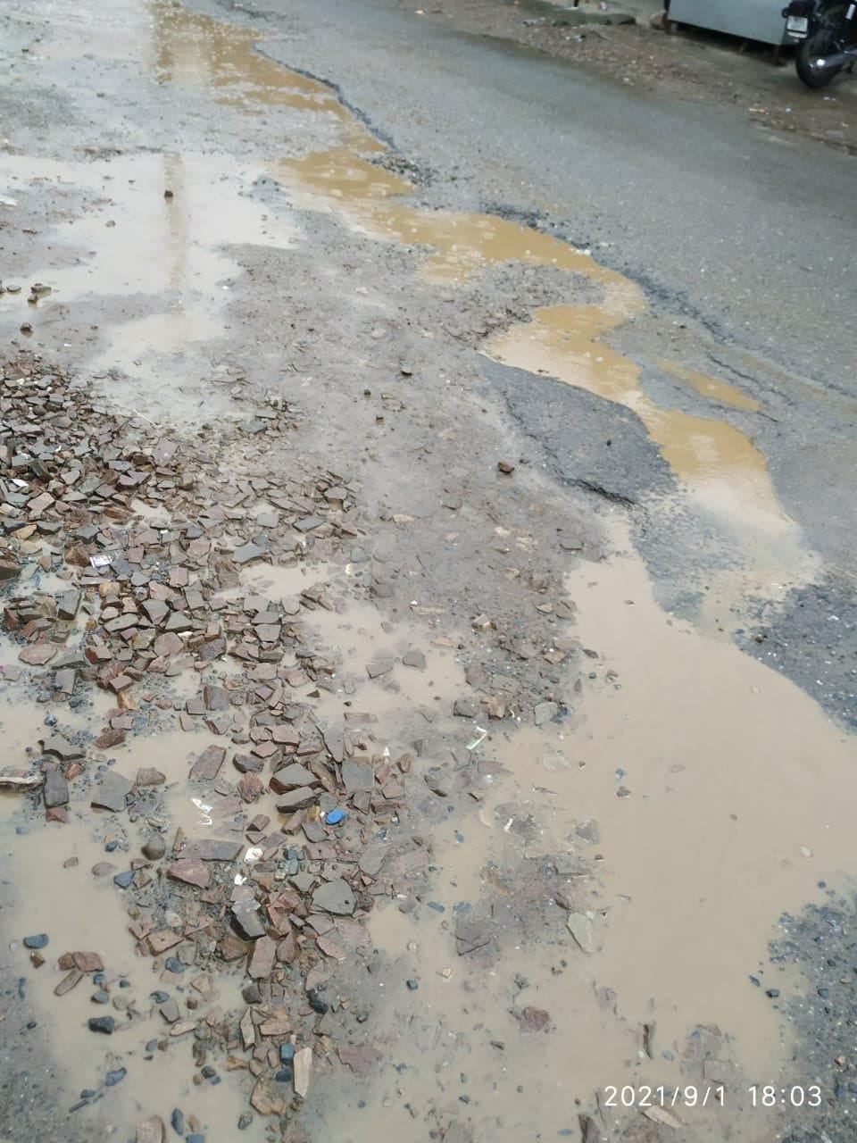 Despite spending six crores, the condition of Kausani Baijnath Motor Road did not improve