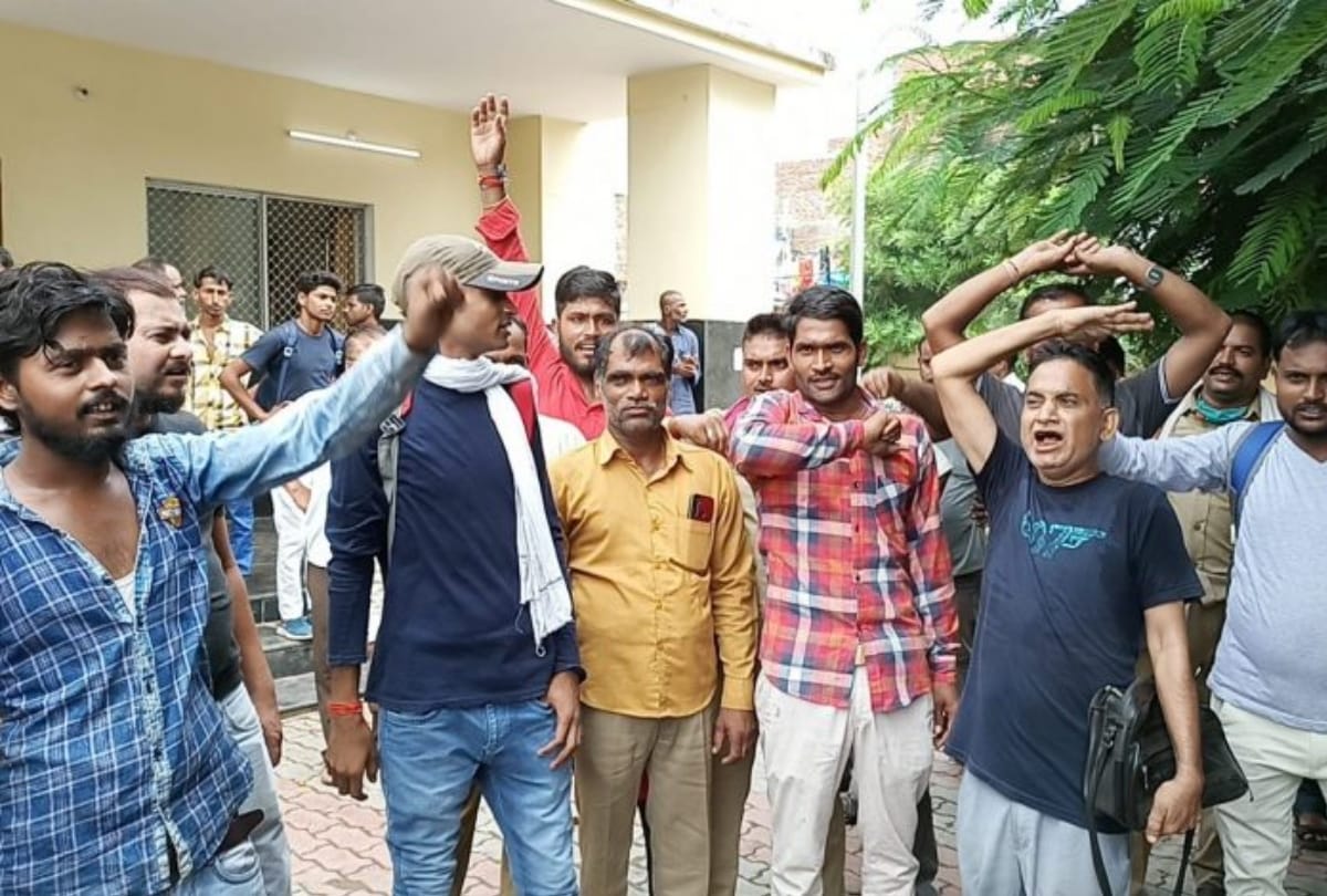 Chakka Jam of road ways employees in Bahraich.