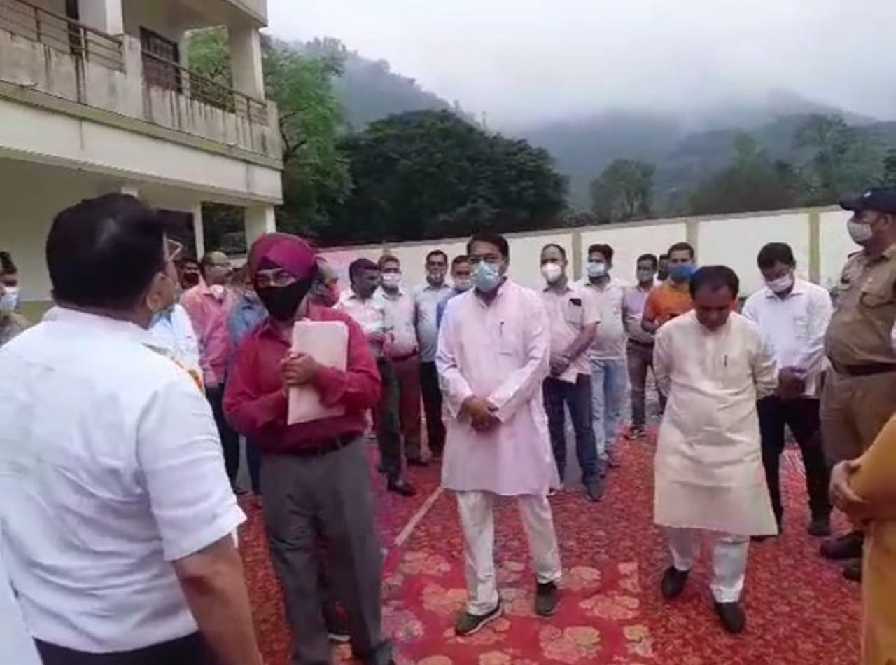uttarakhand news : dispute between bjp mla and worker before cm pushkar singh dhami program
