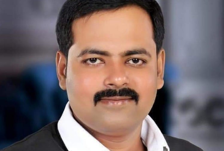 samajwadi party MLC ashutosh sinha angry after not invited to video conferencing meeting complains sent to Energy and power Minister