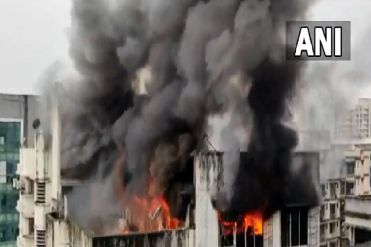 fire broke out in the seventh storey of a building in Borivali mumbai