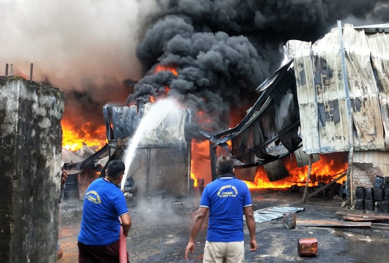 uttarakhand news: huge fire broke out in factory at dehradun