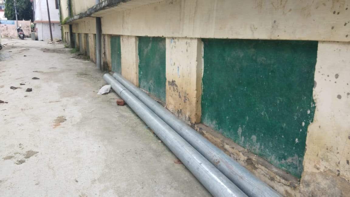 School window closed, students suffocating