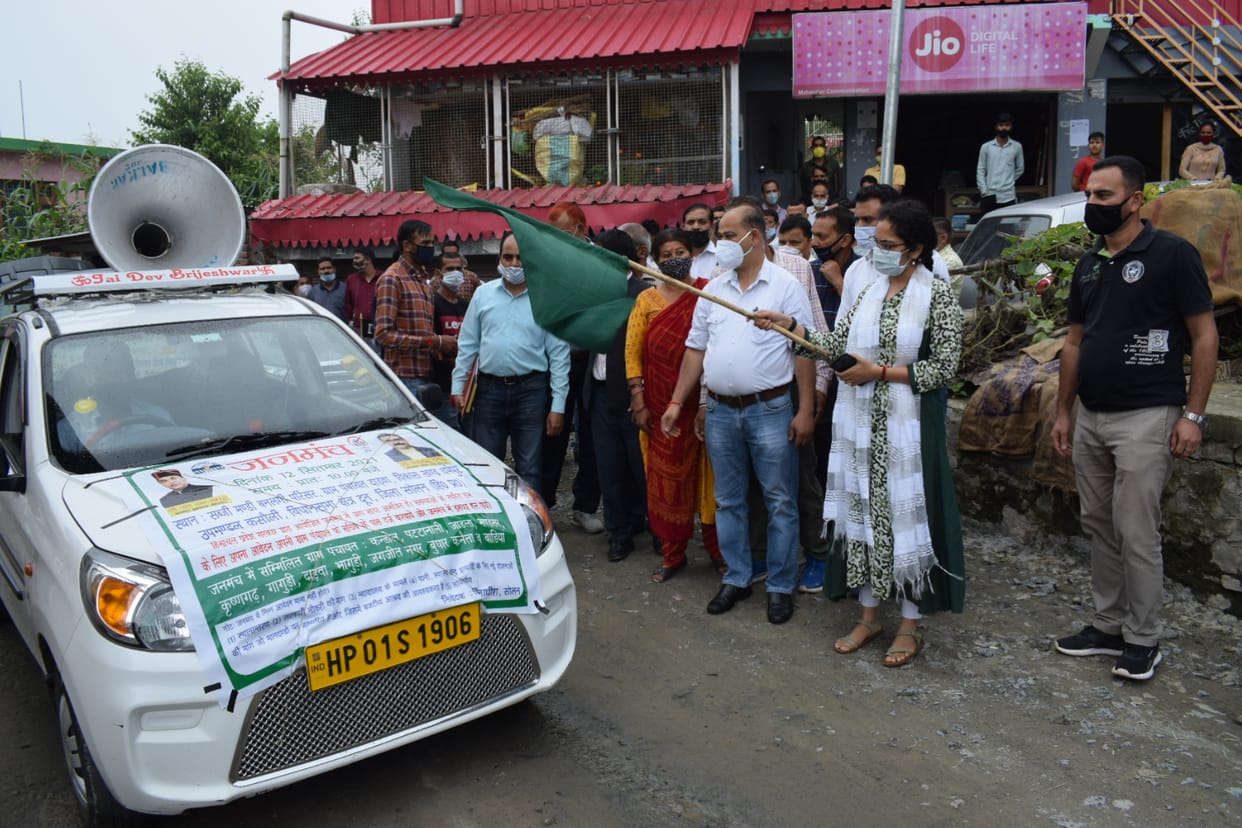 DC Solan signals green flag to Janmanch Prachar vehicle