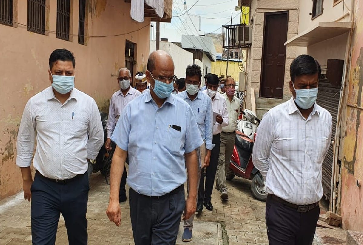 Additional Chief Secretary inspected the arrangements to prevention dengue-viral fever in agra