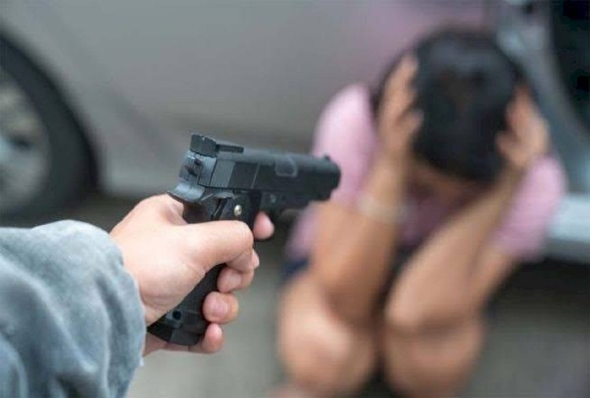 Prayagraj: The daughter who was absconding with her lover was shot by the father, the condition is critical.