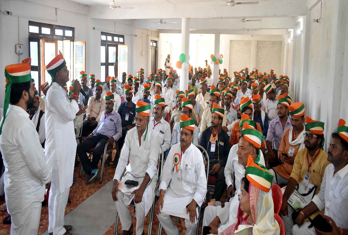 Congress workers are getting ready against anti-people government: Priyanka