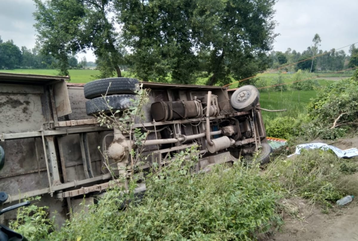 bus carrying 78 patients met an accident in raebareli.