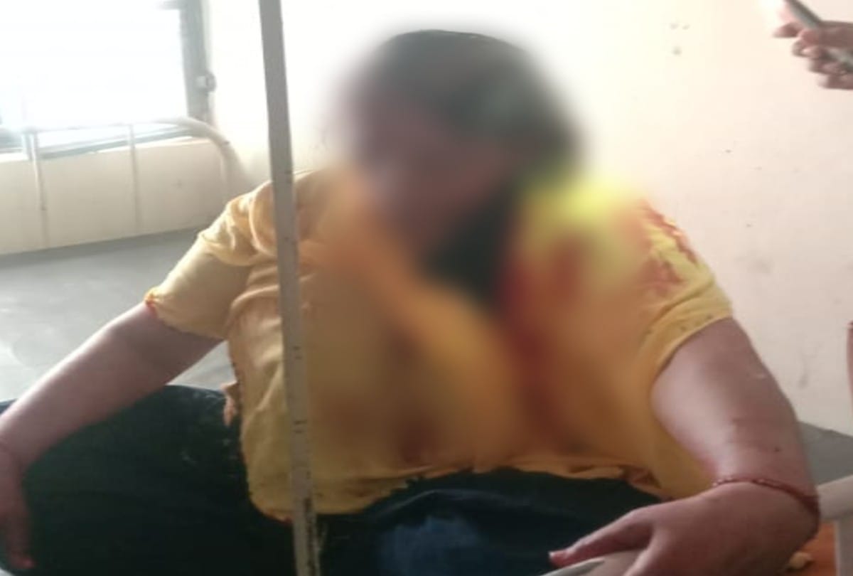 Miscreants robbed a moving train and beaten the woman passenger in agra