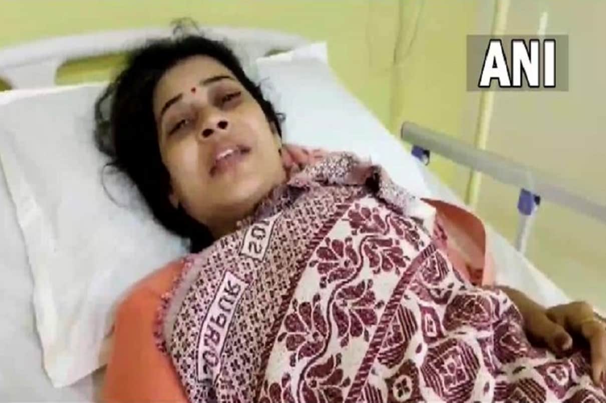 woman sarpanch Gauri Gaikwad assaulted by one NCP worker Sujit Kalbhor in pune video viral