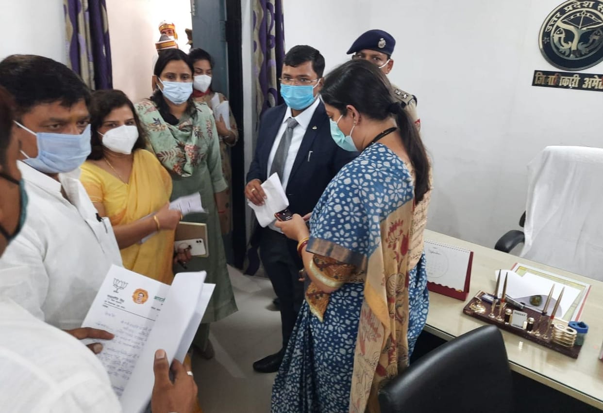 smriti irani analysed the the covid vaccination program