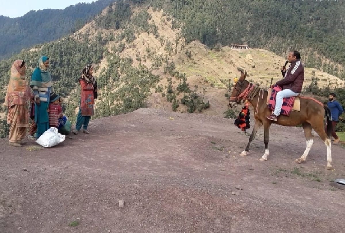 Teacher's Day: Harnam Singh, sitting on a horse, is awakening the light of education in villages
