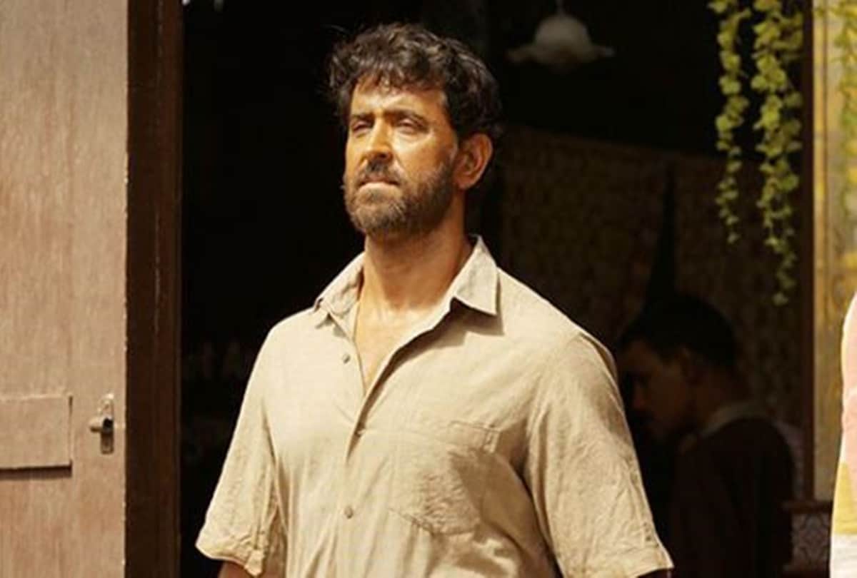 Sushmita sen to hrithik roshan meet bollywood stars who portrayed a teacher role in fims