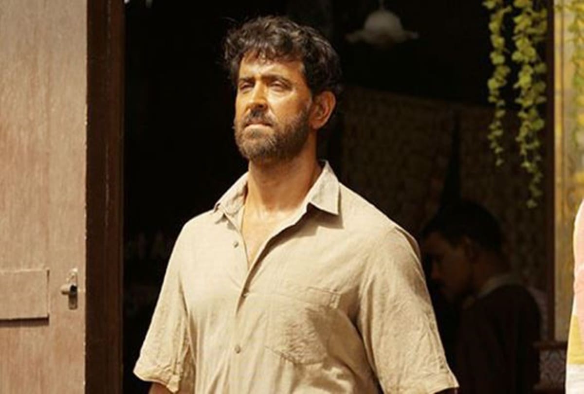 Hrithik roshan gave funny reply to users who made fun of seelan in his home