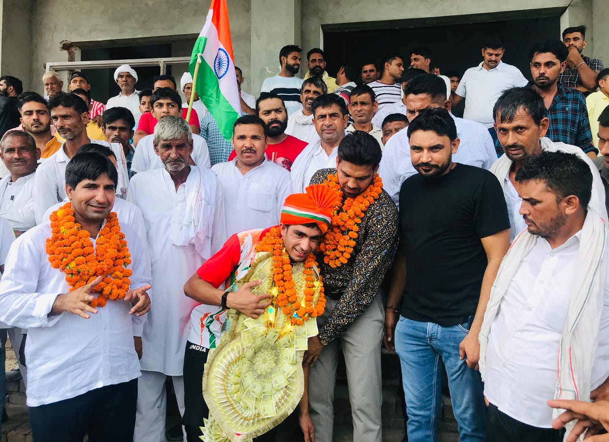 Welcomed the player who returned with a bronze medal from Dubai