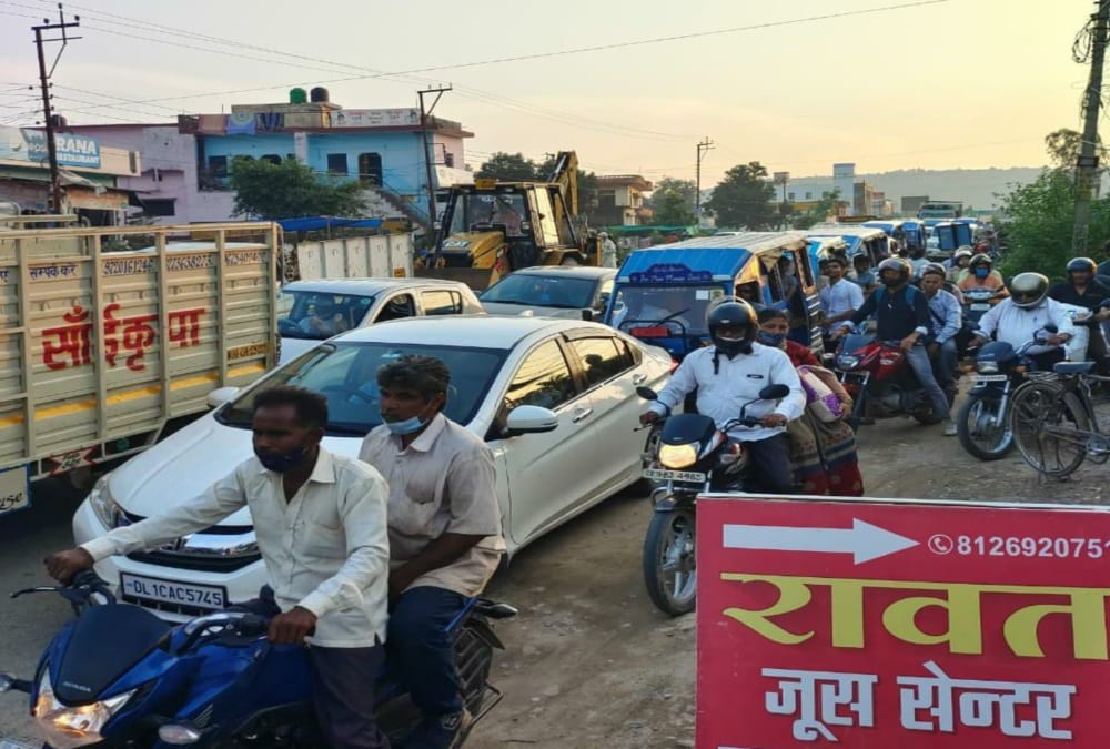 Rishikesh News: Tourist Rush and Heavy Traffic Jam on Weekend photos
