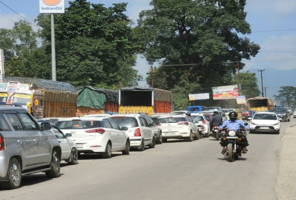Rishikesh News: Tourist Rush and Heavy Traffic Jam on Weekend photos