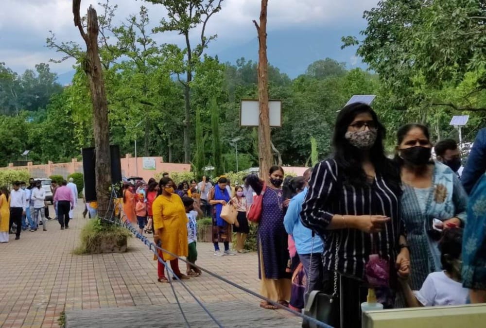 Uttarakhand News: Tourist Huge Crowd in dehradun and Nainital Tourist Places on Weekends photos