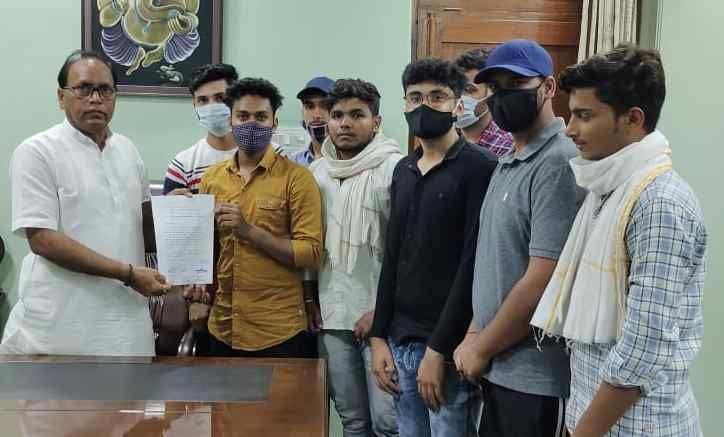 Demand to start M.Com, memorandum submitted to the minister