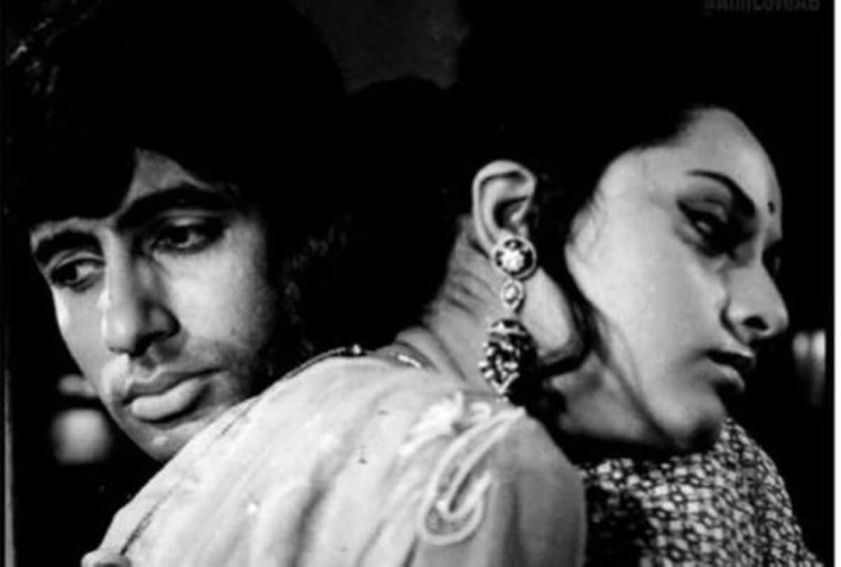 Amitabh bachchan share throwback photo featuring jitendre dharmendra shatrughan sinha prem chopra and himself