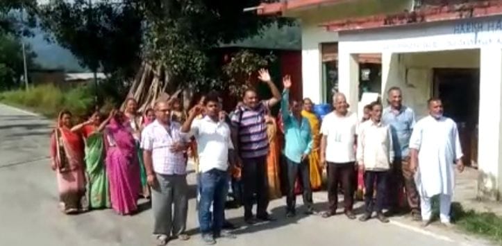 Villagers demonstrated for irrigation in Jethua