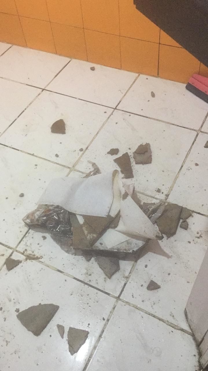 Part of the false ceiling fell in the bathroom of Fortis Hospital