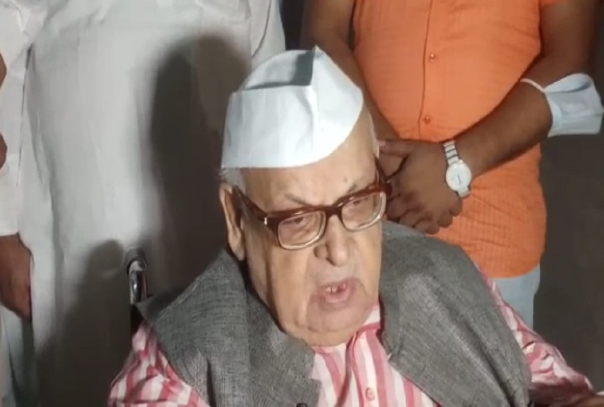 Former Governor Aziz Qureshi in support of Azam Khan, says government committed atrocities with the MP