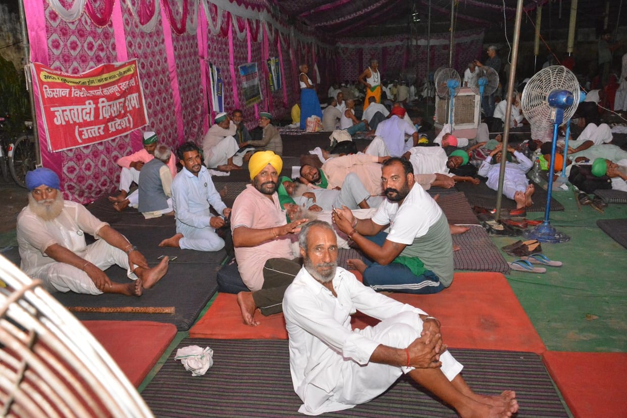 Farmer's camp on the roads, hooked up