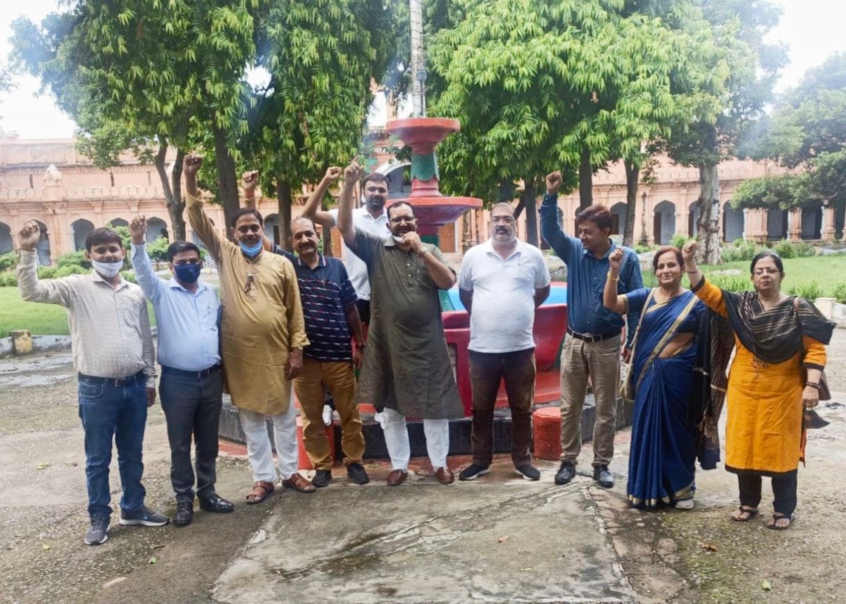 Demonstration against the rampant corruption in Agra University