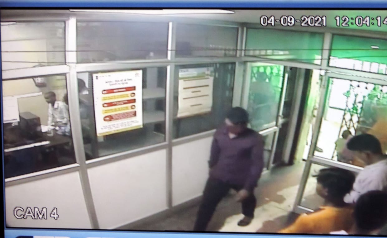 Rs 10 lakh stolen from cashier's counter in PNB