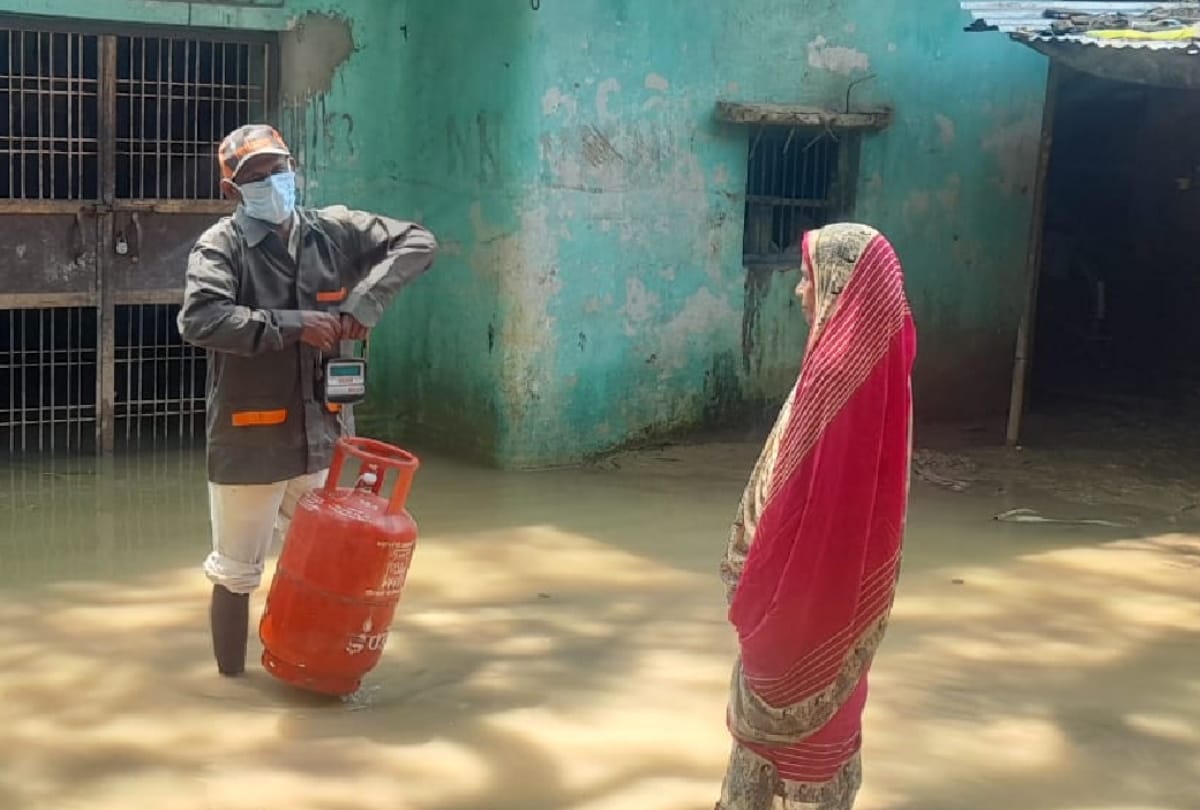 Supply done in Gorakhpur by seeking cylinder from bottling plant of Lucknow Prayagraj