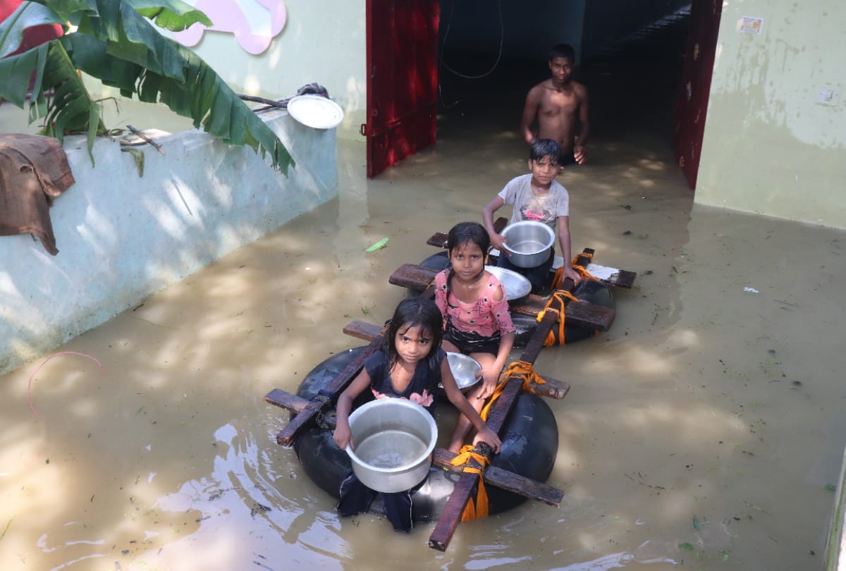 painful story of people affected flood in Gorakhpur