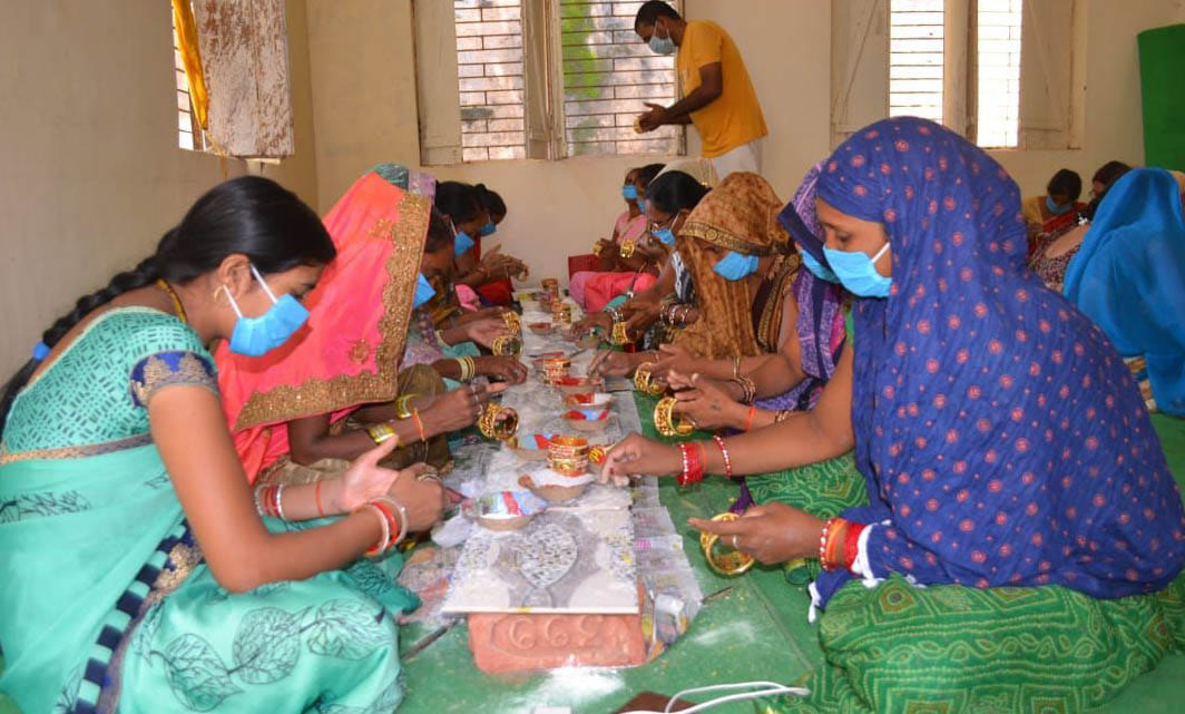 Bangle making training given to women