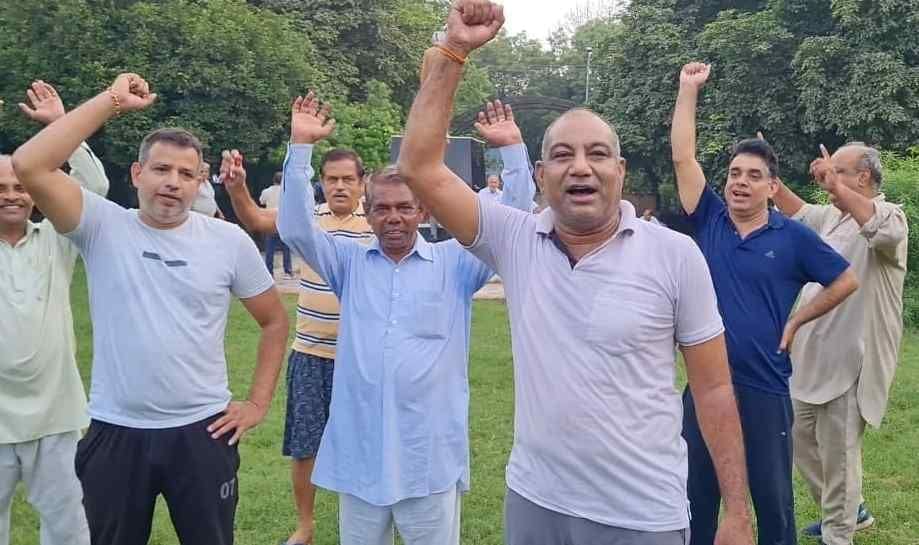 Sector residents started a sit-in on the plight of the parks