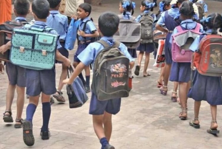 Teachers of Naya Gaon Helped Their Students during Covid 