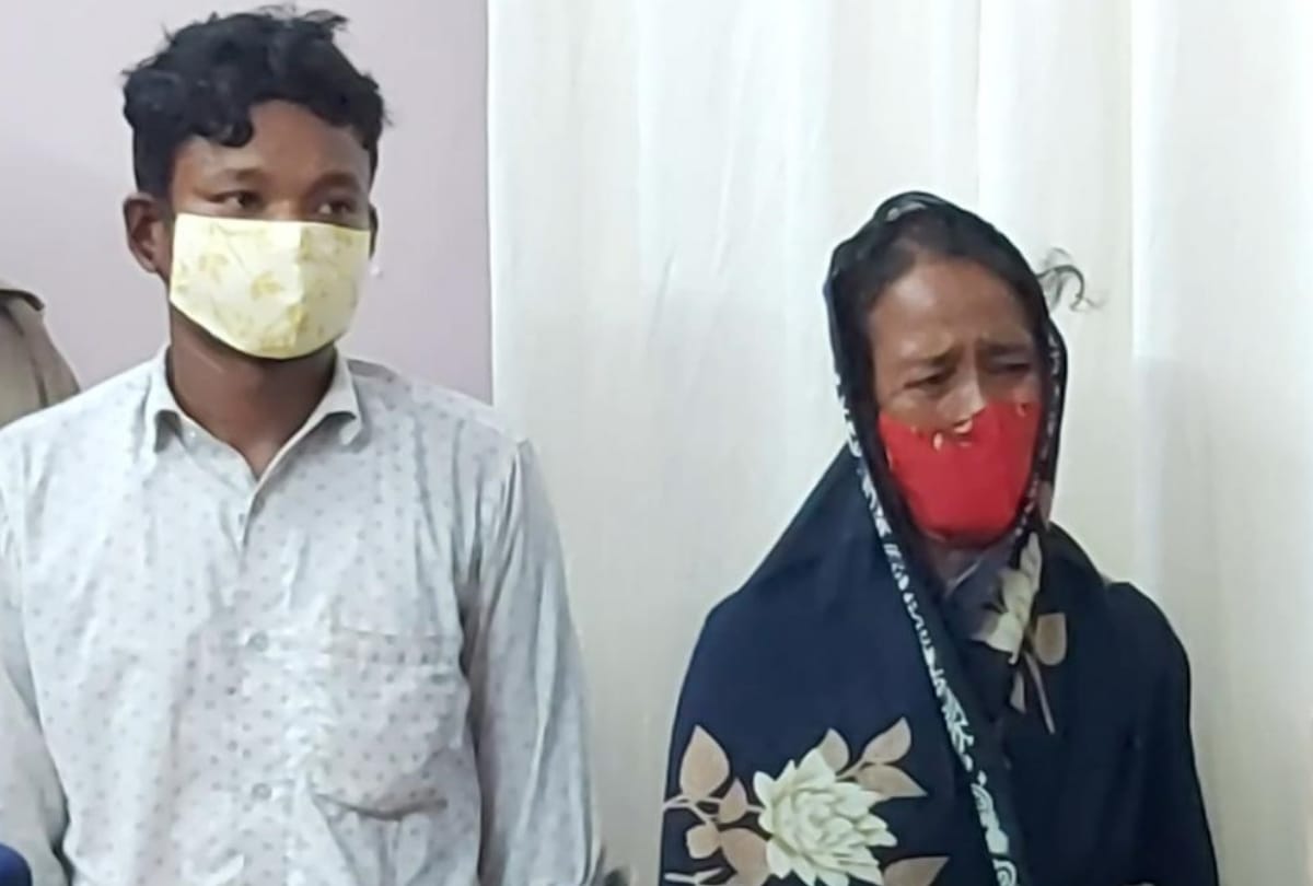 Man murdered his father for land with the help of his mother in Balrampur.