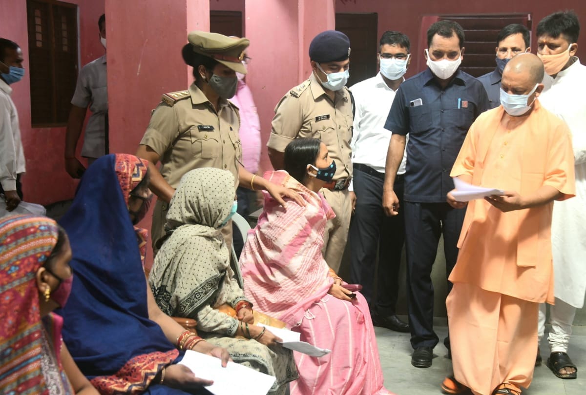 CM Yogi listened to people complaint in janta darbar of Gorakhnath temple