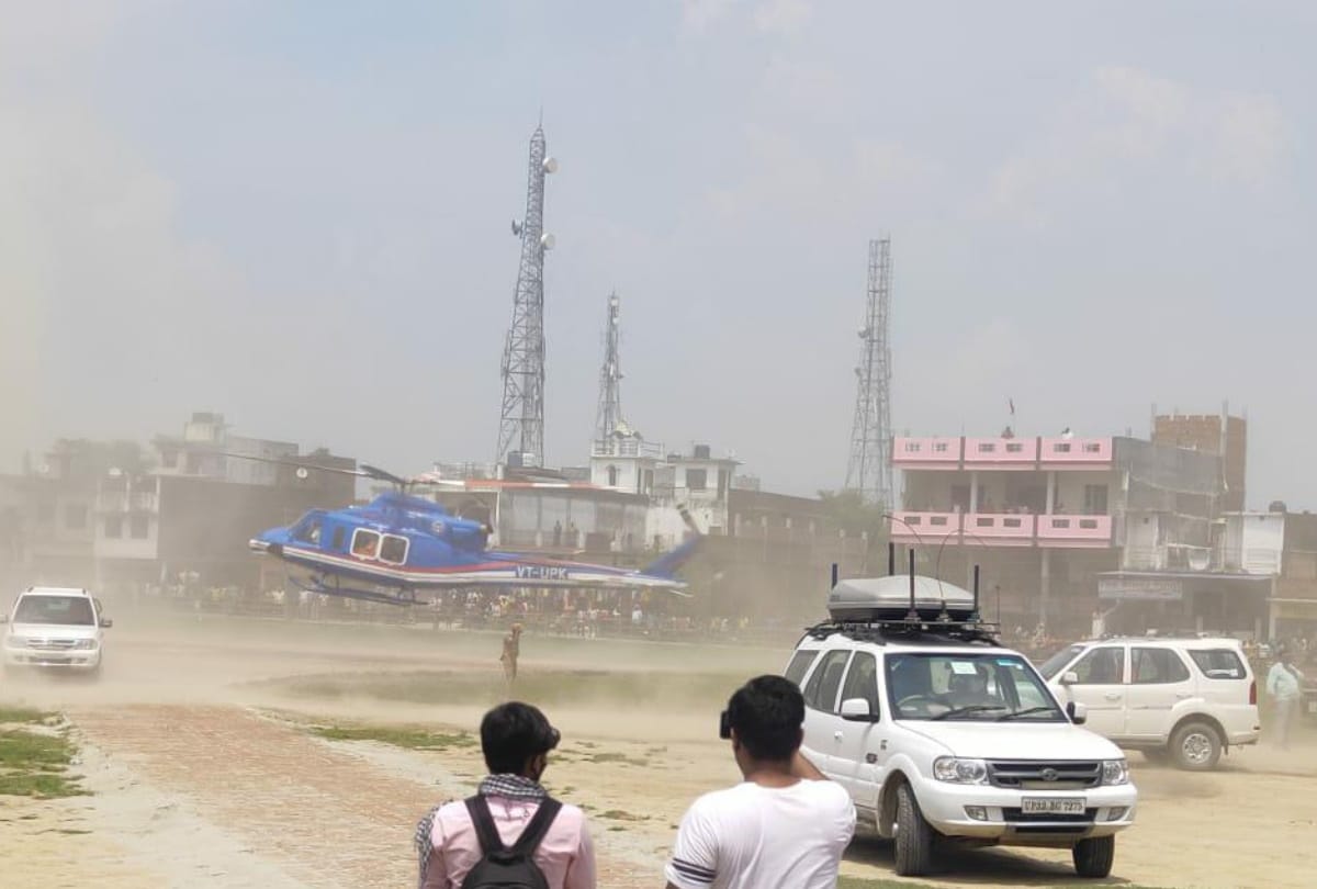 CM Yogi adityanath listened to complaints of people in Janta Darbar take stock of waterlogged areas