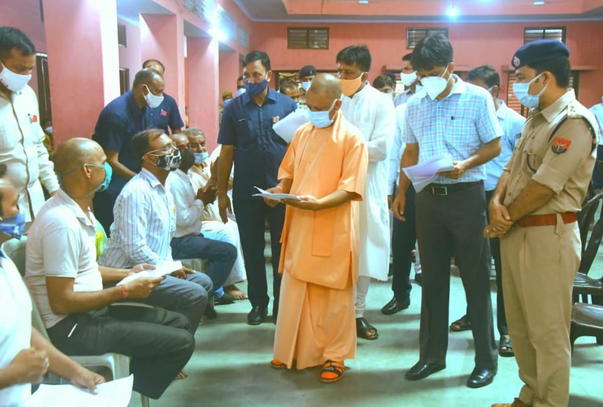 CM Yogi listened to people complaint in janta darbar of Gorakhnath temple