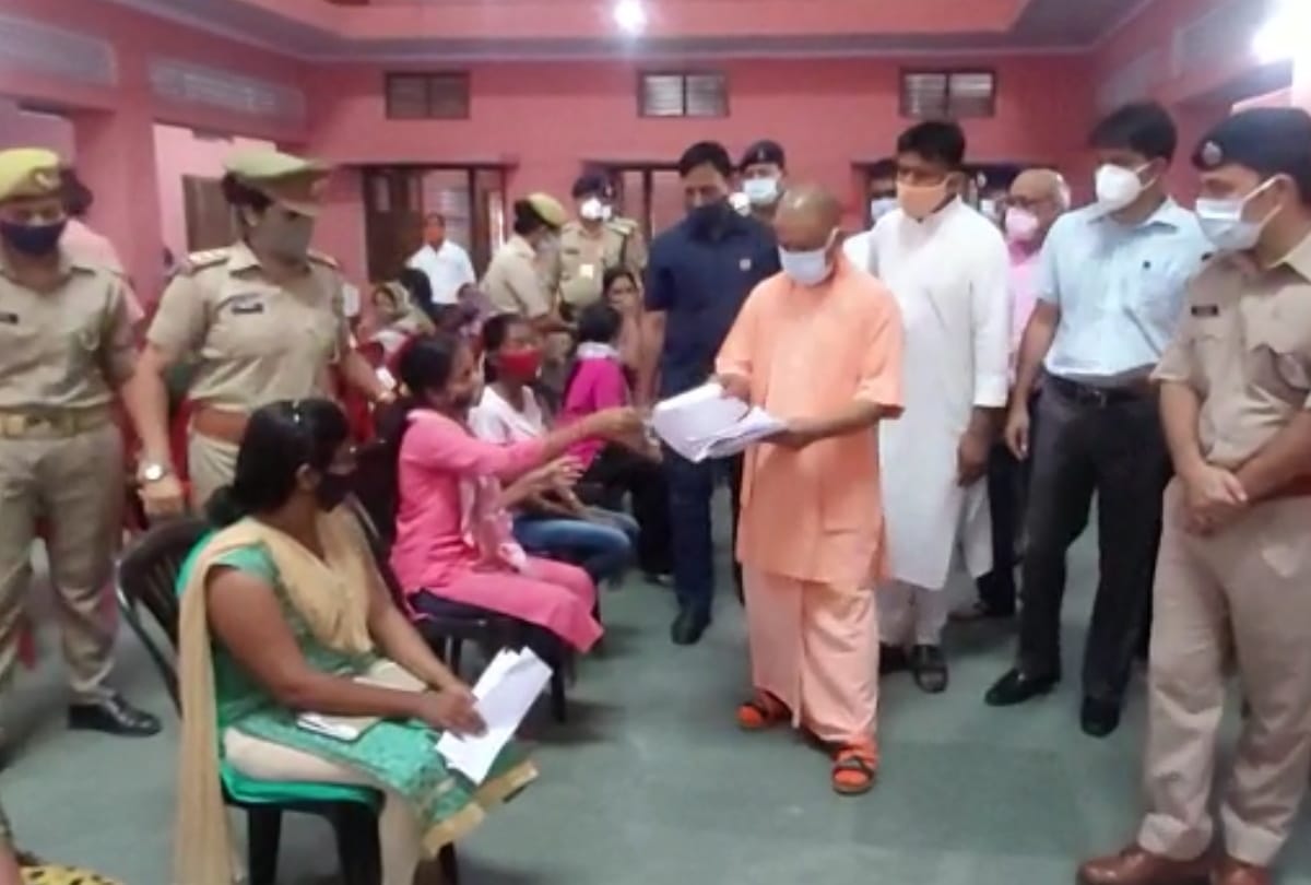 CM Yogi listened to people complaint in janta darbar of Gorakhnath temple