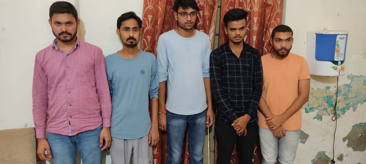 Four crore rupees cheated from 1500 people in a year