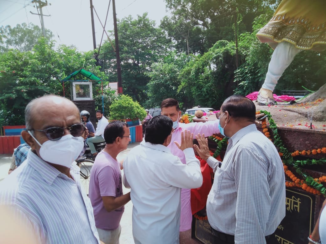 uttarakhand news: Uproar in shivaji statue unveiling program, MLA name erased mayor name was written