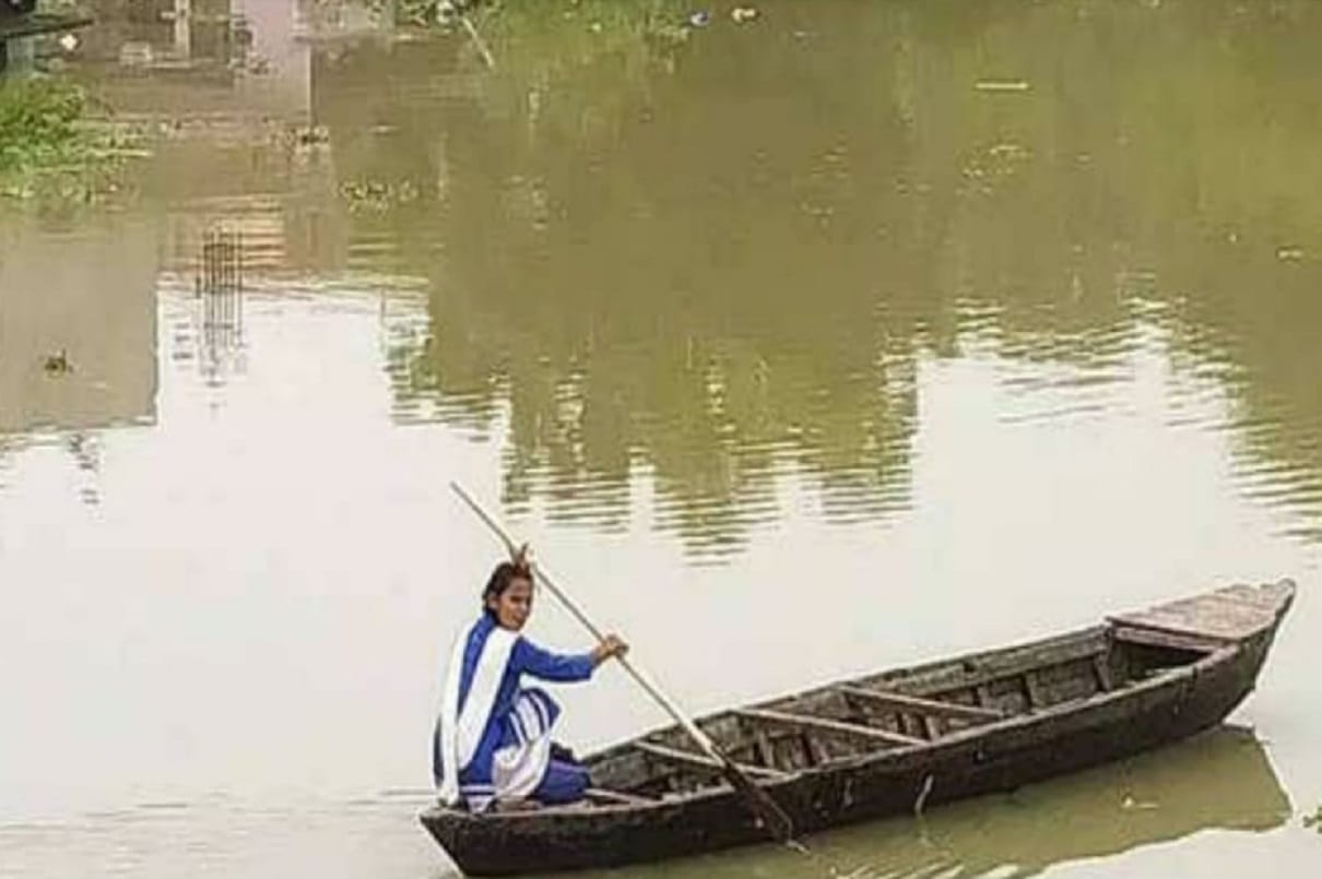Rahul gandhi share a pic of girl and write this girl did not lose her courage despite the difficult situation Sandhya courage teaches a lot