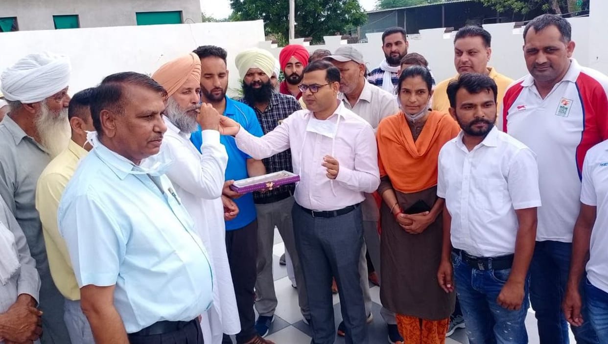 Harvinder's emotional father said - son has made his name Roshan