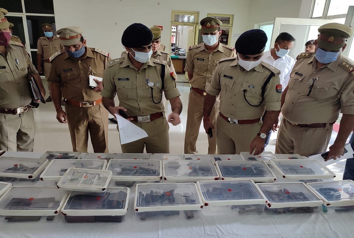 Inter-state arms supplying gang busted smuggler-buyer arrested soldier of an army used to deal