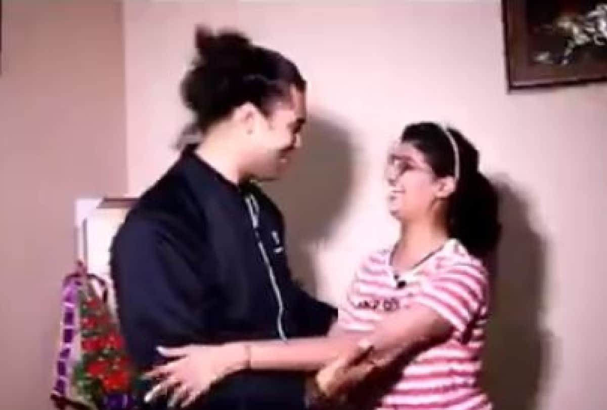 Bollywood singer jubin nautiyal surprised kbc winner himani bundela in agra