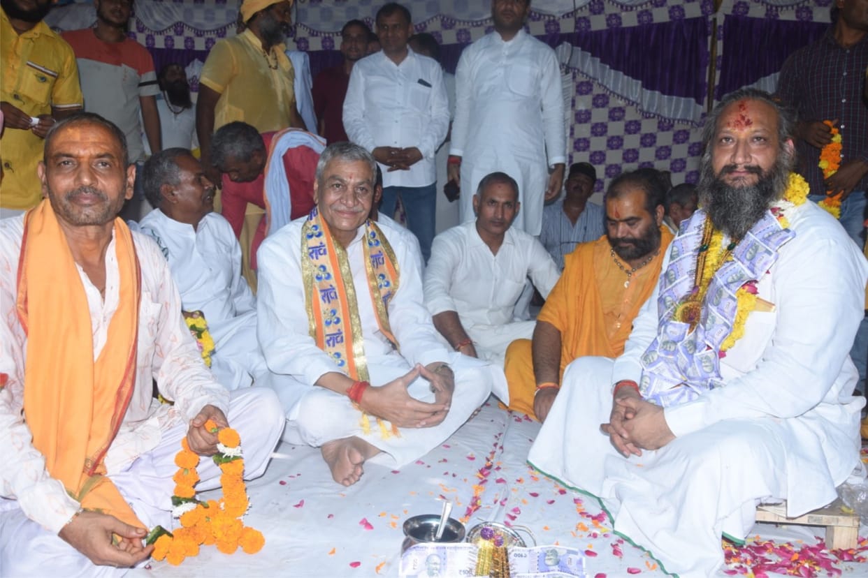 Mathura: Kishandas became the Mahant of 25 mandals, saints covered the sheets