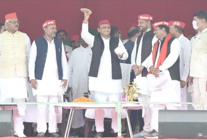 Akhilesh Yadav visit Bhadohi Samajwadi party supremo target cm yogi and BJP govt amid up election 2022