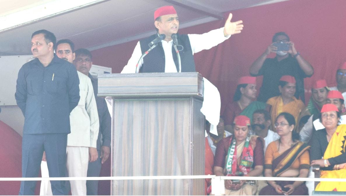 Akhilesh Yadav visit Bhadohi and Jaunpur Samajwadi party supremo attacked bjp government and target CM Yogi  adityanath for lays foundation stone